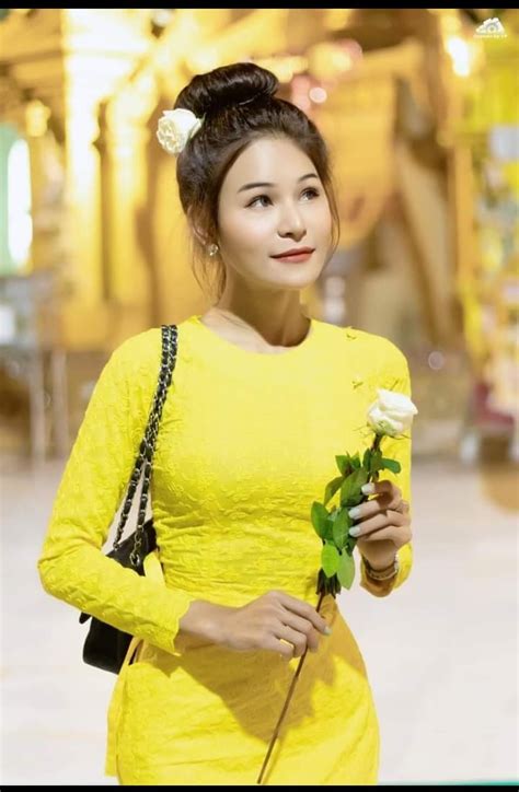 Phuu Pwint Khaing ️ ဖူးပွင့်ခိုင် Live .